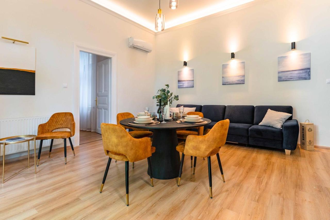Modern Apartment French Balkony, Budapest