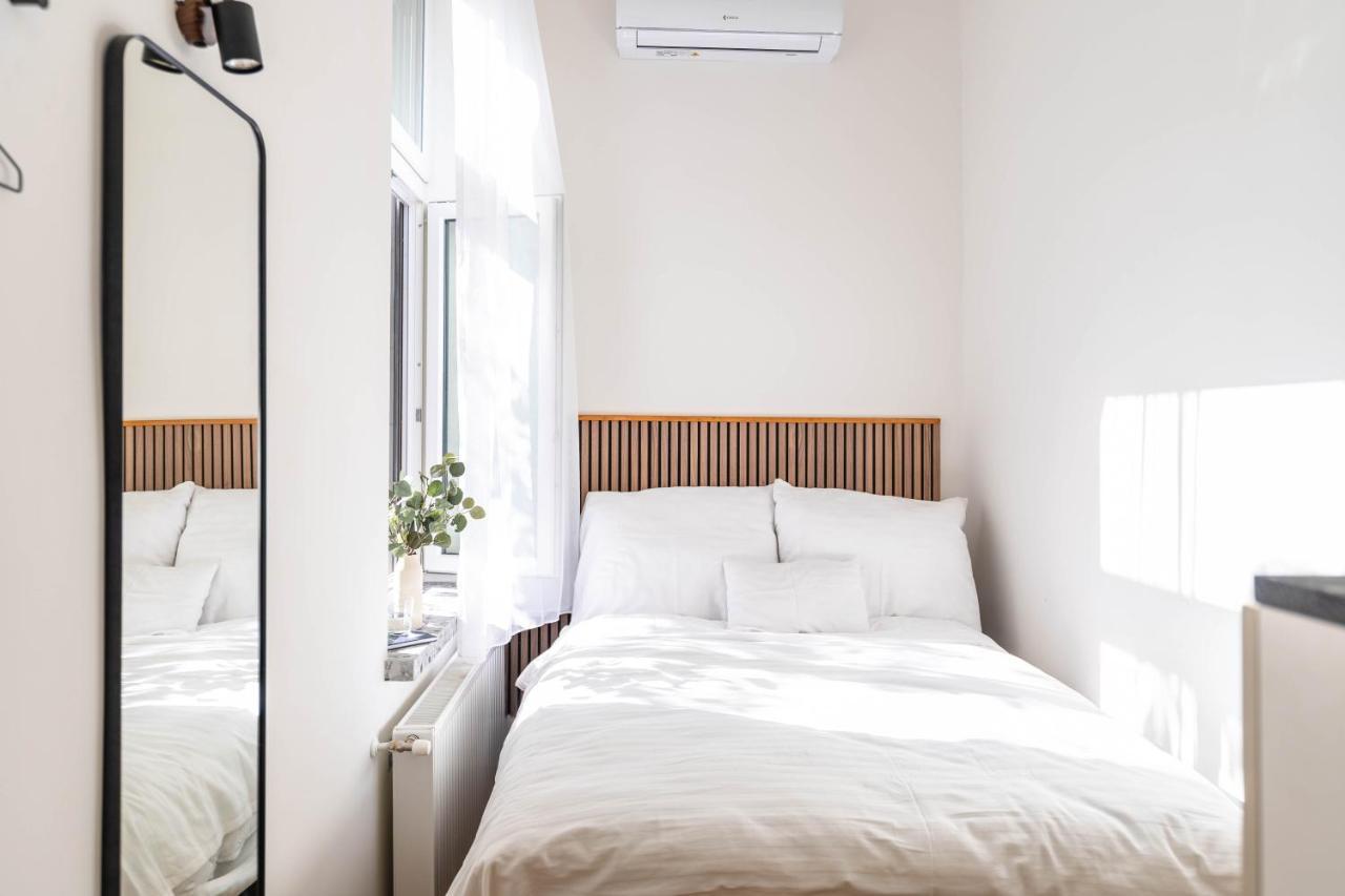 Modern Apartment French Balkony — Photos 3