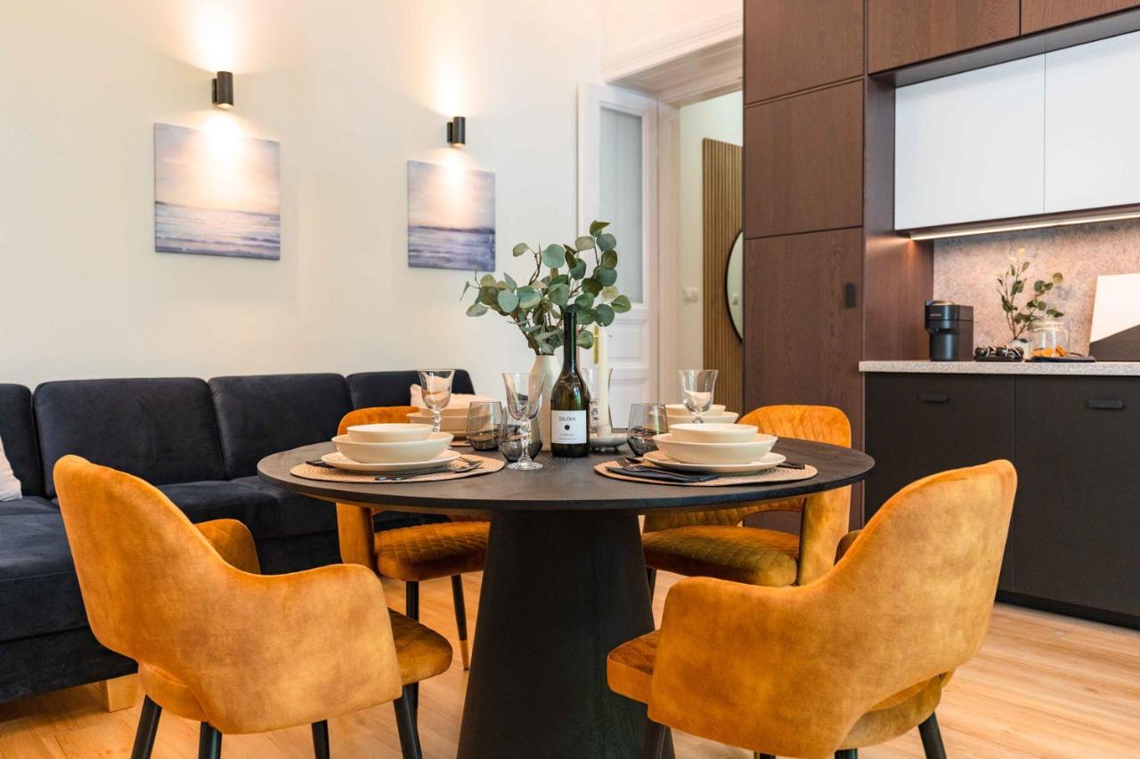 Modern Apartment French Balkony — Photos 2
